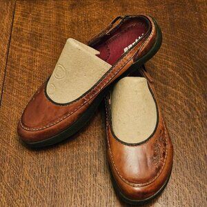 Earth Shoes "Felicity" Hand Tooled Leather Almond Toe Brown Slip On Size 9